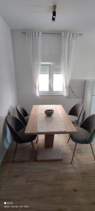 Apartments Alen Vir Luaran gambar