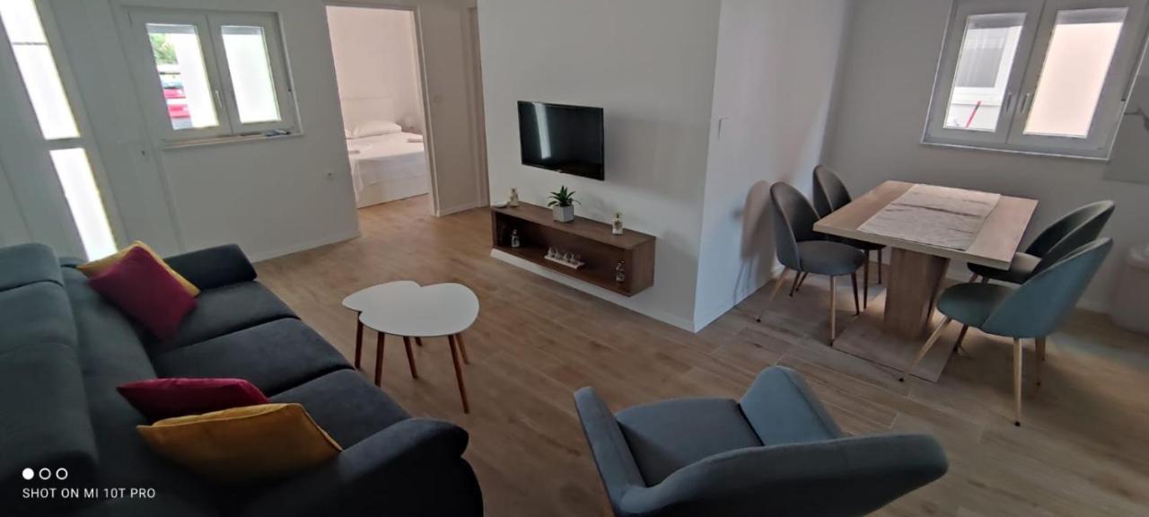 Apartments Alen Vir Luaran gambar