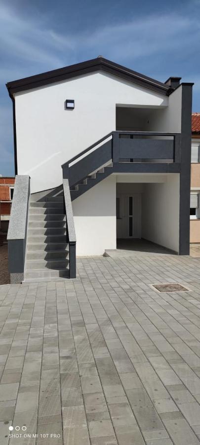 Apartments Alen Vir Luaran gambar